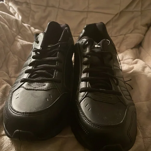Men’s casual athletic black shoe. Men’s size 12 athletic shoe. - Picture 4 of 7